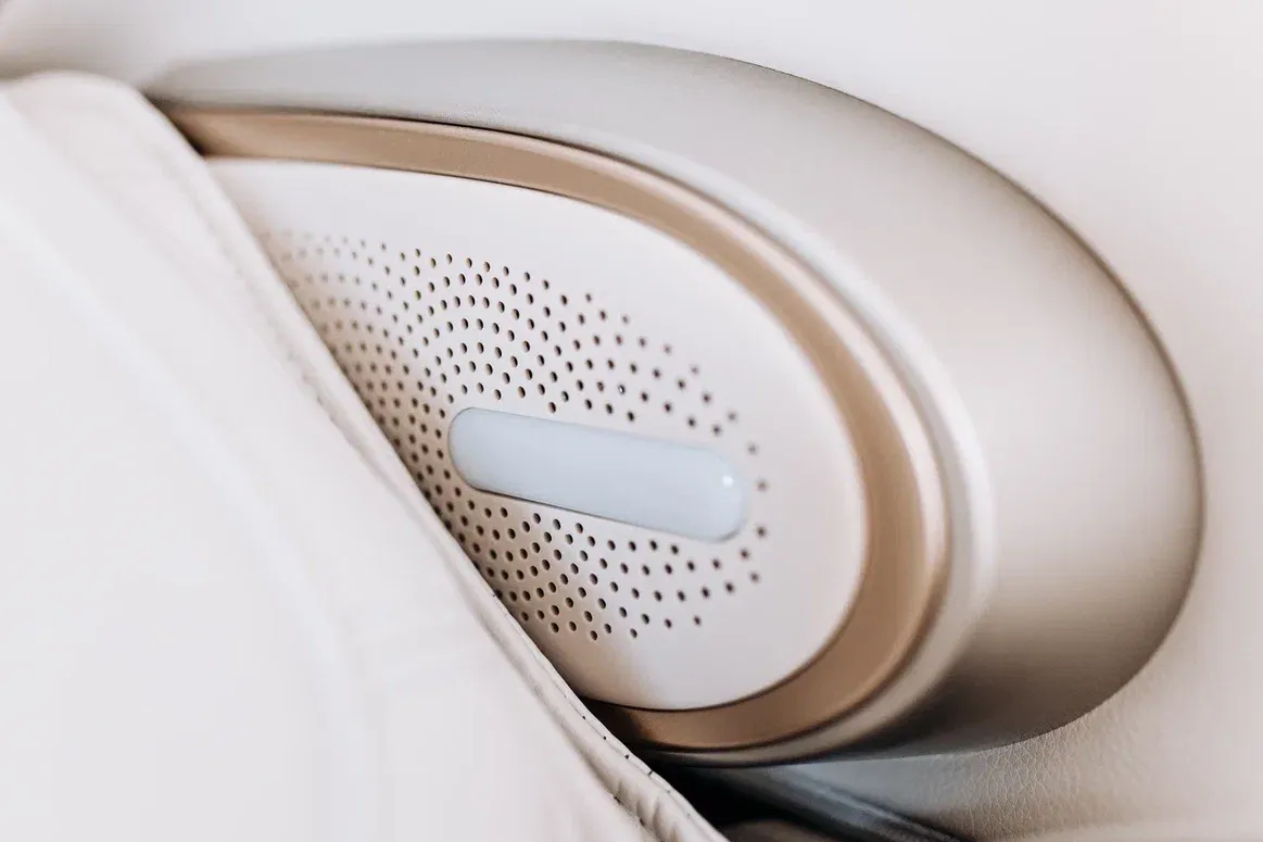 Массажное кресло VENERDI MASSAGE EXPERT MS-131 Plus white